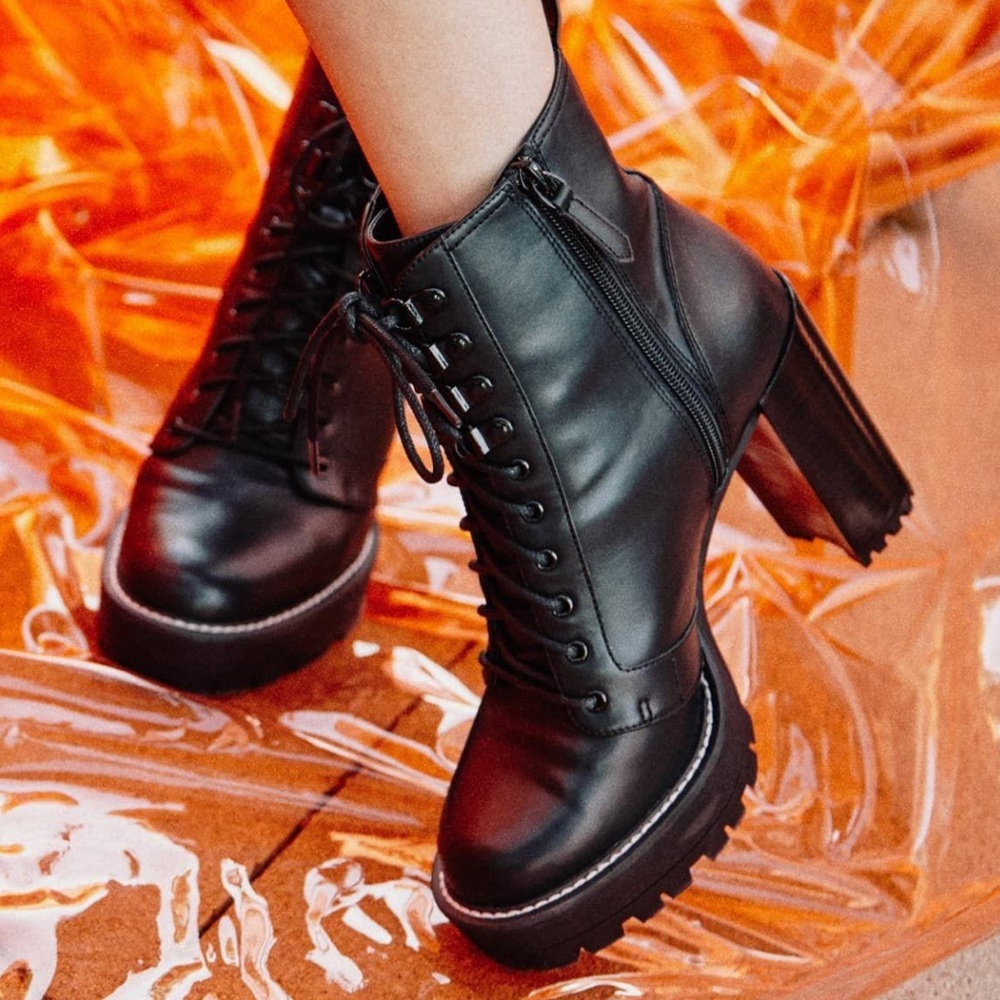 Black leather lace boot heels size 8